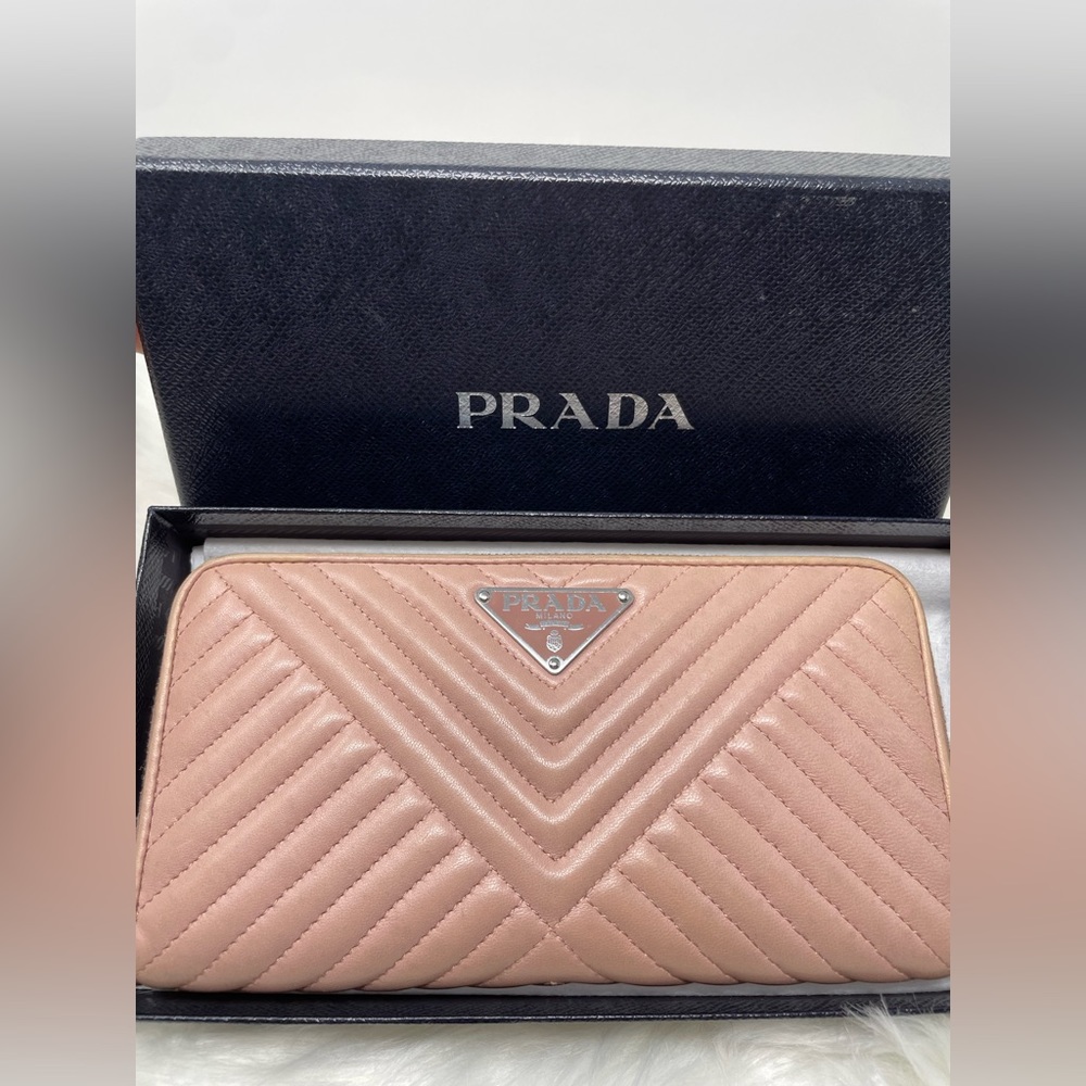 Prada Wallet w/Box - Picture 1 of 8